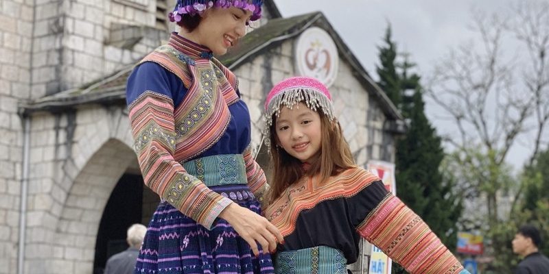 Trang phục của người H'Mông Tây Bắc rực rỡ sắc màu
