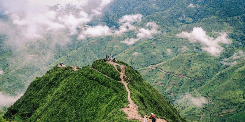 sống lưng khủng long với khung cảnh hùng vĩ