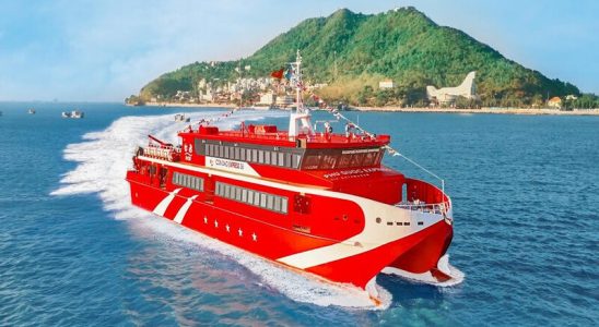 Siêu tàu cao tốc Thăng Long lướt biển